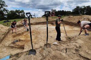 Sensacyjne odkrycie pod Mrągowem. Archeolodzy natrafili na cmentarzysko koni sprzed 1500 lat