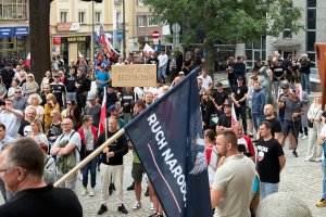 „Stop imigracji” kontra „Stop nienawiści”. Dwie manifestacje w Olsztynie