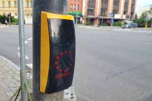Olsztyn rezygnuje z przycisków na przejściach? Coraz więcej zielonych świateł „z automatu”