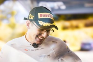 Oficjalnie: Tymoteusz Abramowski w rajdowych mistrzostwach świata WRC 2026