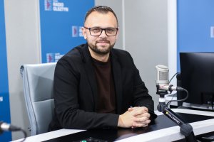 Bez zmiany stanu cywilnego i sądu. Lewica o nowej formie związków partnerskich