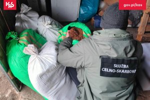 Nielegalne papierosy i tytoń. KAS przejęła kontrabandę wartą 390 tysięcy złotych
