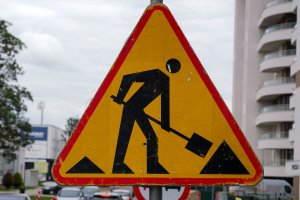 Olsztyn kontynuuje modernizację ulic i chodników. Ruszył remont Pstrowskiego