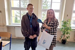 Ósmoklasista z Jezioran może pobić rekord Guinnessa w zbieraniu smyczy