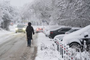 Kto odśnieża, kiedy i za ile? Zimowe standardy utrzymania dróg w Olsztynie i powiecie