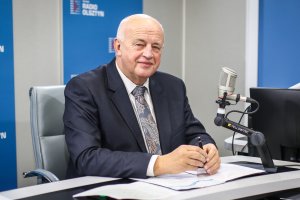 Co czwarty nastolatek używa e-papierosów. Posłuchaj rozmowy z Januszem Dzisko