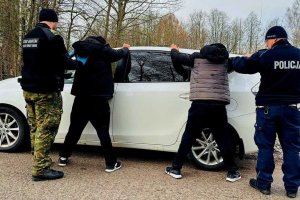 Migranci bez dokumentów w zatrzymanym aucie. Interwencja policji z Olecka