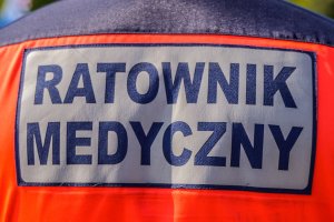 Coraz więcej ataków na ratowników medycznych. Policja uczy, jak się bronić