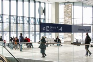 Więcej miejsc w pociągach na święta. PKP Intercity wzmocni składy