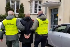 Milionowe oszustwa podatkowe. KAS zatrzymała trzy osoby