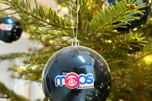 Papierowe bombki, prawdziwa pomoc. Wyjątkowa akcja MOPS w Nidzicy