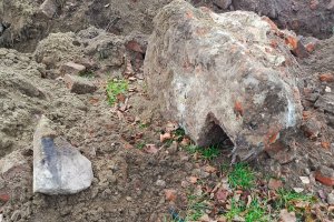 Ziemia w Kortowie odkrywa tajemnice. Gruzy, fundamenty i ślady bolesnej historii