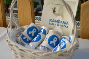 Przemoc w rodzinie okiem specjalistów. W Ełku podsumowano kampanię Biała Wstążka