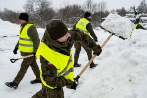 Wojsko pomogło w wywiezieniu śniegu z Nowego Miasta Lubawskiego