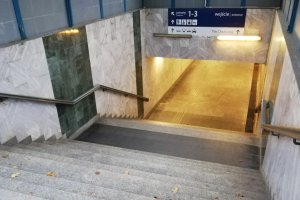 Dworzec w Elblągu nie dla wszystkich. Sprawa trafiła do Sejmu