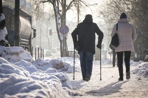 Zima uwięziła seniorów w domach. Chodniki barierą nie do przejścia