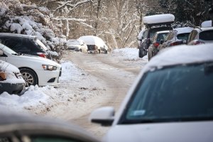 Drogowcy usuwają skutki ataku zimy. Priorytetem komunikacja i dostęp do ochrony zdrowia