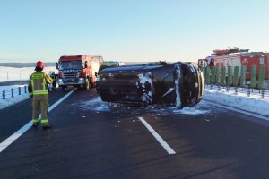 Wypadek busa. Zablokowany pas ruchu na obwodnicy Olsztyna