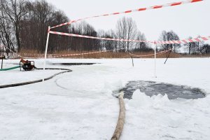 Wędkarze napowietrzają jeziora, by ratować ryby