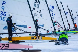 Królewski sezon Karola Jabłońskiego. Legenda żeglarstwa lodowego z kompletem medali