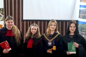 Sędzia, prokurator i mediator w szkole. Lekcja prawa z praktykami