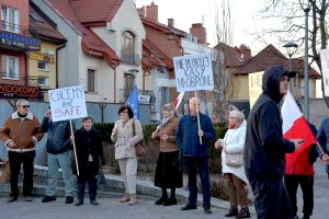 Protest w Ełku po wecie prezydenta. Uczestnicy mówią o bezpieczeństwie