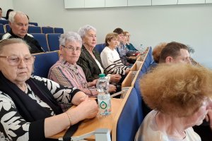 Seniorzy w grupie ryzyka. Jak nie stać się ofiarą oszustwa?