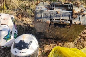 Policjanci odzyskali łupy z kradzieży. Złodziej zakopał je na działce