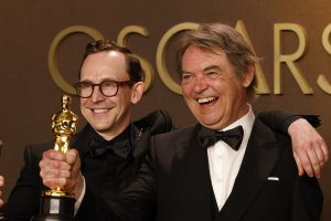 Sześć Oscarów dla „Jednej bitwy po drugiej”. Maciek Szczerbowski z nagrodą Akademii