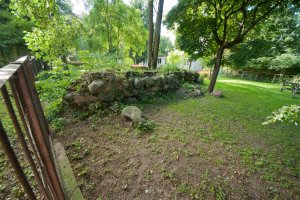 Pisz wyeksponuje ruiny zamku