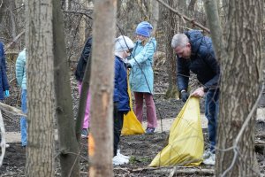 Wiosenne porządki w Olsztynie. Uczniowie i studenci ruszyli w teren