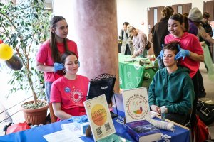 Dzień Otwarty UWM. Setki uczniów odwiedziły uniwersytet w Olsztynie