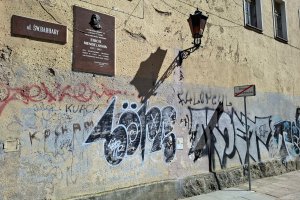 Wandale niszczą zabytki w Olsztynie. Mieszkańcy mają dość graffiti