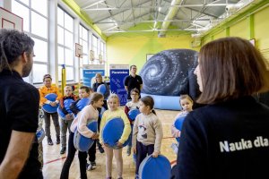 Planetobus w Jonkowie. Mobilne planetarium zachwyciło uczniów