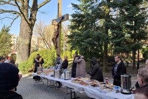 Żurek, rozmowa i wspólnota. Wielkanoc przy wspólnym stole w Iławie