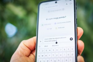 Koniec anonimowych treści AI? Rząd wprowadza nowe obowiązki oznaczania