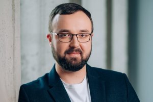 Dezinformacja w sieci. Marcin Kostecki: nawet politycy powielają fake newsy