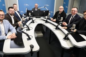 My, Wy, Oni: Rozwój Plus, kryptowaluty i bon turystyczny