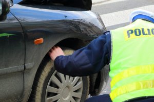 Sprowokowali ponad 100 kolizji. Małżeństwo skazane za milionowe wyłudzenia