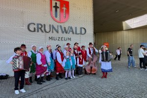 Pola Grunwaldu pełne muzyki i folkloru. Kilkuset artystów na scenie