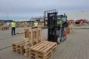 Rywalizacja operatorów wózków widłowych. Trwają ogólnopolskie mistrzostwa