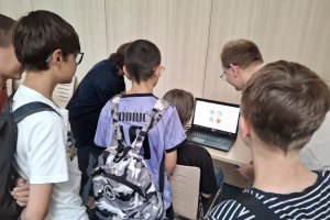 Mózg, AI i nowe technologie. Międzypokoleniowe warsztaty w Olsztynie
