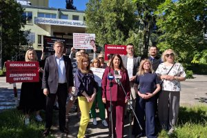 Olsztyn. Manifestacja i apel o referendum ws. szpitali