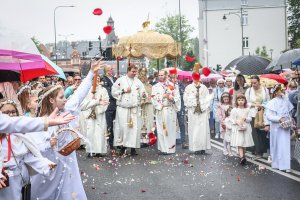 Boże Ciało w Olsztynie. Ulicami miasta przeszły procesje [zdjęcia]
