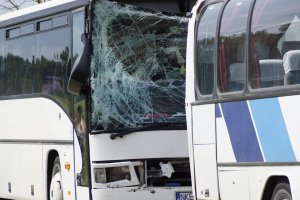 Kolizja autobusów szkolnych pod Kętrzynem. Na pomoc wezwano śmigłowiec LPR