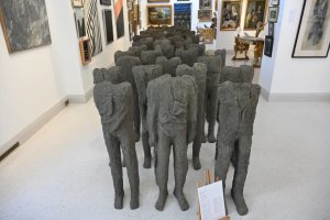 Rekord na rynku sztuki. „Bambini” Magdaleny Abakanowicz za ponad 16 mln zł