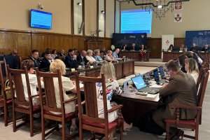 Elbląg: radni udzielili wotum zaufania i absolutorium prezydentowi miasta