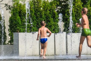 Niebezpieczna fala upałów. Szczególnie zagrożone są dzieci i seniorzy