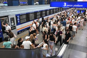 Awarie trakcji i opóźnione pociągi. Kolejowe skutki fali upałów