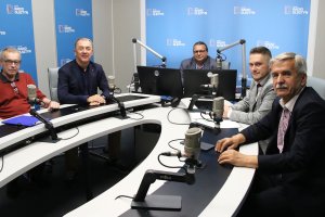 Układ zbiorowy: płaca minimalna, progi podatkowe i powrót wyższego VAT-u na paliwo